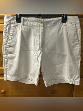 Talbots "The Weekend Chino" Short for Women Size 10 and the Color is White